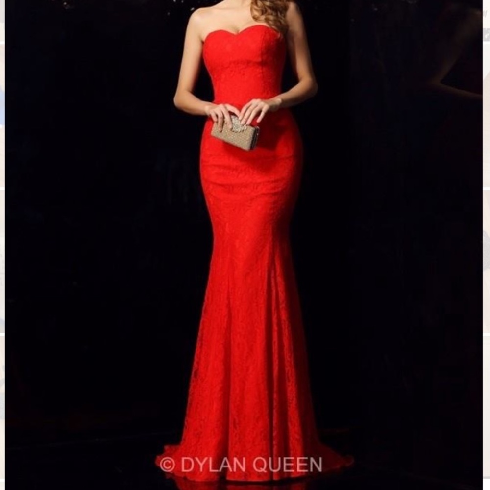Women’s Lacy Red Evening Dress